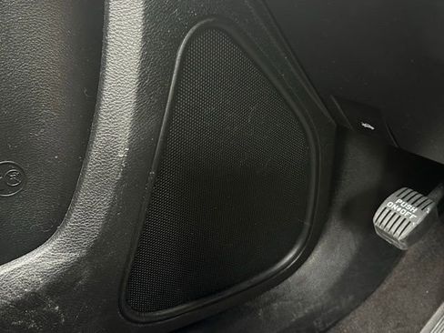 Used 2019 Chrysler 300 Limited RWD image 18