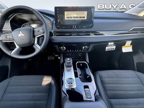New 2025 Mitsubishi Outlander SE image 5