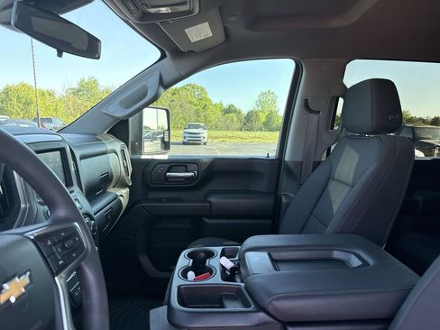 Certified 2022 Chevrolet Silverado 2500 Custom w/ Custom Convenience Package AWD/4WD image 15