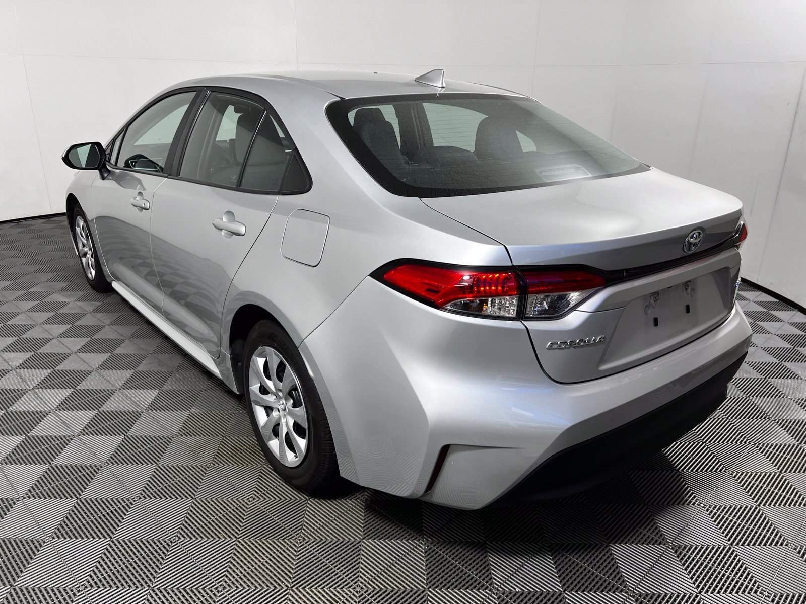 Used 2020 Toyota Corolla LE FWD image 7