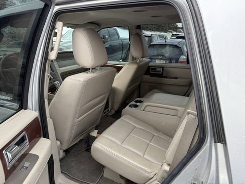 Used 2012 Lincoln Navigator Base image 5