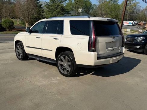 Used 2015 Cadillac Escalade Luxury image 3