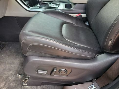 Used 2024 Kia Carnival EX FWD image 13