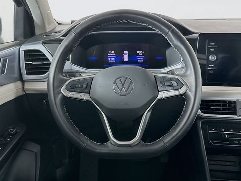 Used 2025 Volkswagen Taos SE FWD image 18