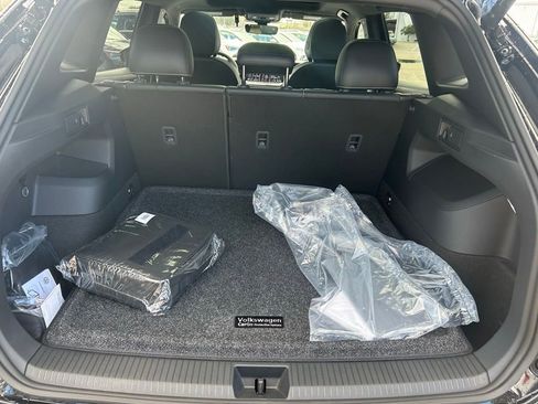 New 2026 Volkswagen Tiguan SE R-Line FWD image 50