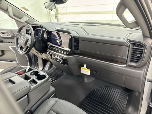 New 2026 GMC Sierra 1500 SLE w/ Preferred Package AWD/4WD image 29