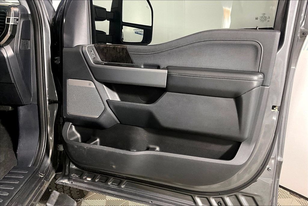 Used 2024 Ford F250 Lariat w/ Lariat Ultimate Package AWD/4WD image 19