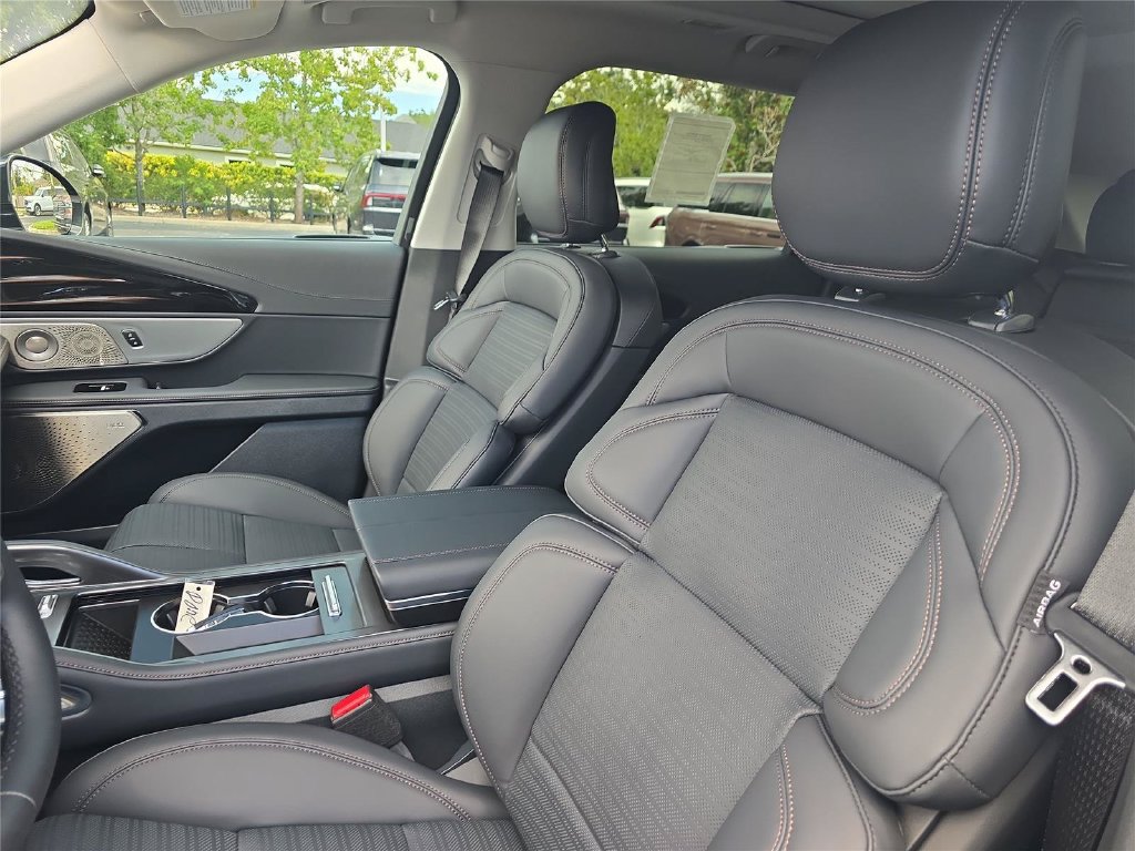 New 2026 Lincoln Nautilus Reserve AWD/4WD image 16