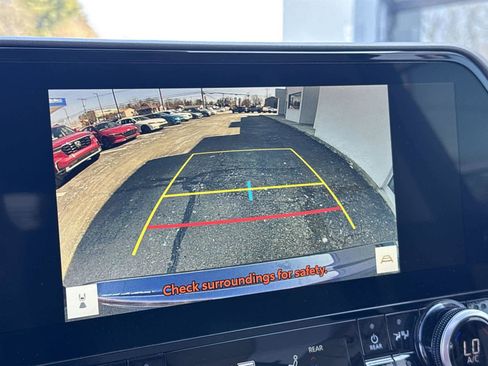 Used 2023 Toyota Highlander Limited image 24