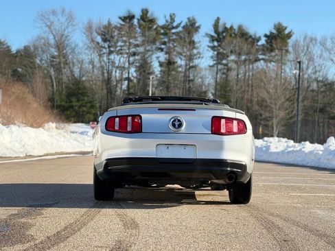 Used 2010 Ford Mustang Convertible image 20