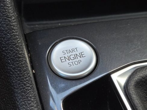 Used 2024 Volkswagen Tiguan SE AWD/4WD image 16