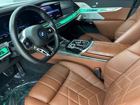 Certified 2024 BMW i7 xDrive60 AWD/4WD image 4
