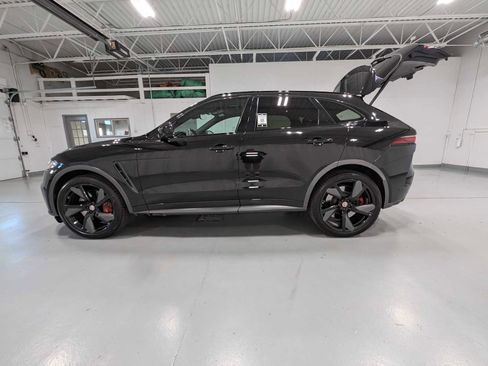 Used 2021 Jaguar F-PACE SVR image 11
