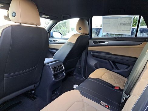 New 2026 Volkswagen Atlas Cross Sport SE image 5