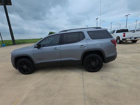 Used 2022 GMC Acadia SLE w/ Driver Convenience Package FWD image 6