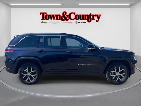 Used 2023 Jeep Grand Cherokee Limited AWD/4WD image 4