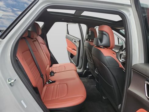 Certified 2024 Kia Sportage SX AWD/4WD image 18