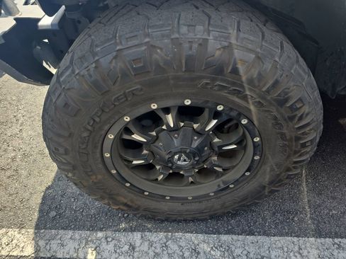 Used 2017 Jeep Wrangler Unlimited Sahara w/ Connectivity Group image 7