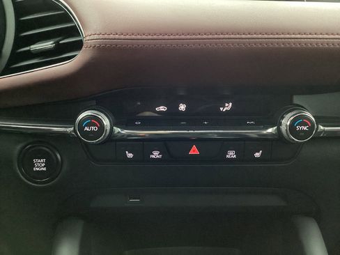 Used 2019 MAZDA MAZDA3 Hatchback w/ Premium Package image 35