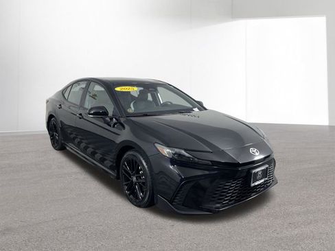 Used 2025 Toyota Camry SE FWD image 12