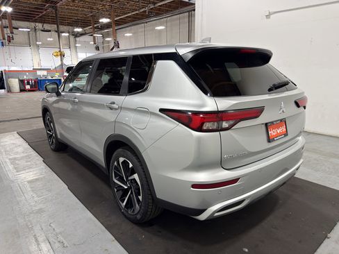 Used 2024 Mitsubishi Outlander SE AWD/4WD image 39