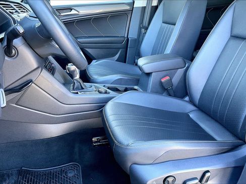 Used 2022 Volkswagen Tiguan SE AWD/4WD image 19