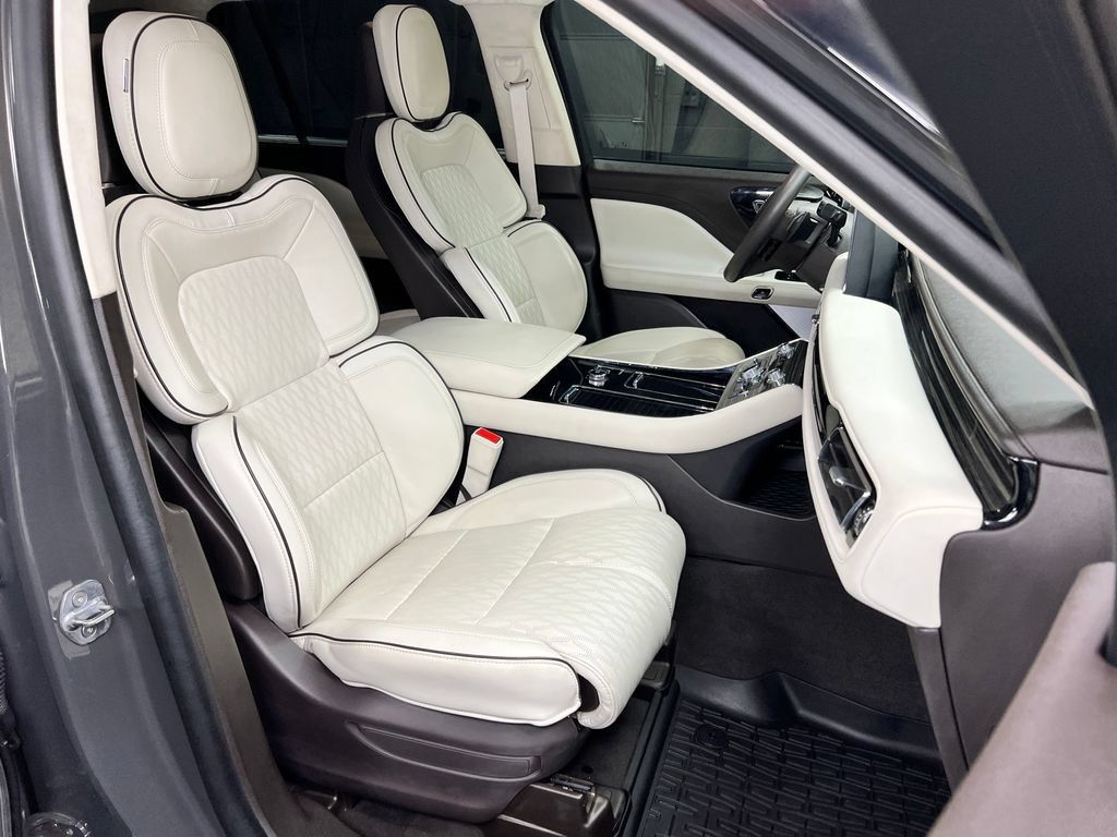 Used 2024 Lincoln Aviator Black Label AWD/4WD image 8