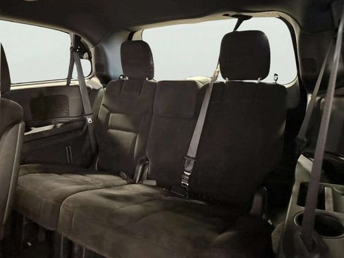 Used 2016 Dodge Grand Caravan SE FWD image 20