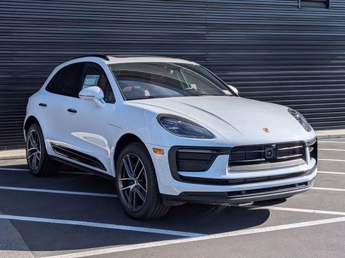 Certified 2025 Porsche Macan AWD/4WD image 7