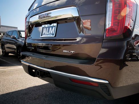 Used 2023 GMC Yukon XL SLT image 6