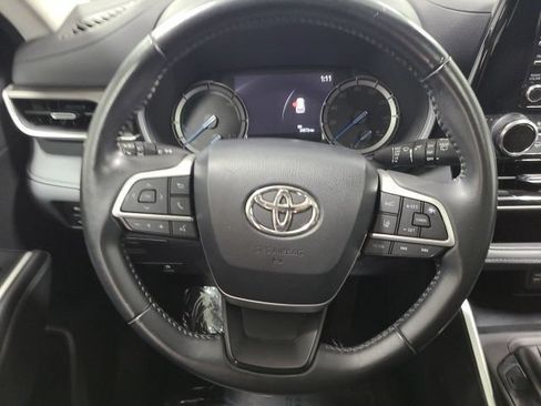 Used 2022 Toyota Highlander XLE AWD/4WD image 27