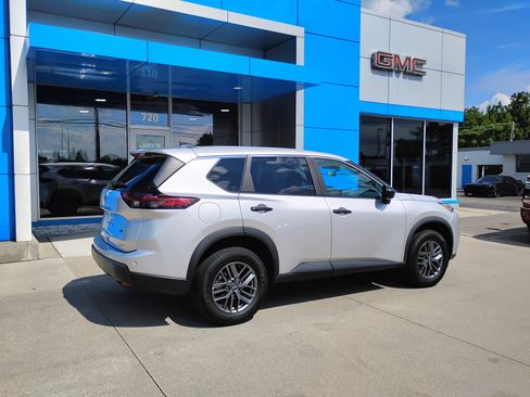 Used 2024 Nissan Rogue S AWD/4WD image 6