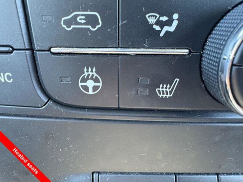 Used 2015 Chrysler Town & Country Touring-L w/ Driver Convenience Group image 6