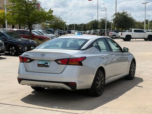 Used 2024 Nissan Altima 2.5 S FWD image 27
