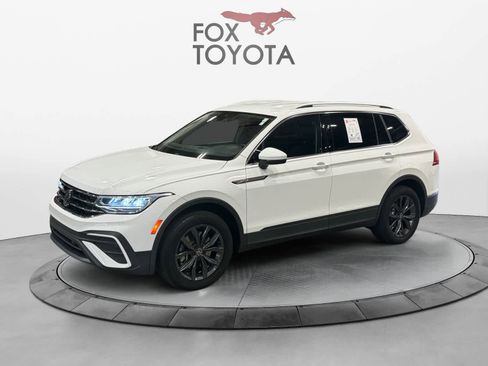 Used 2022 Volkswagen Tiguan SE image 1