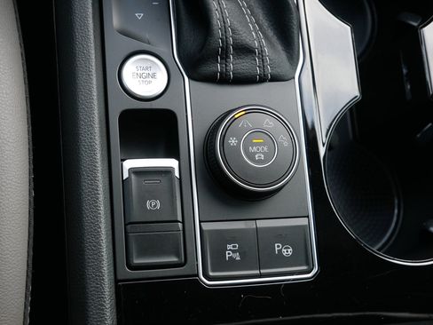 Used 2021 Volkswagen Atlas Cross Sport SEL Premium image 28