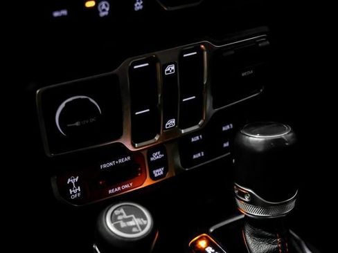 Used 2020 Jeep Gladiator Rubicon AWD/4WD image 28