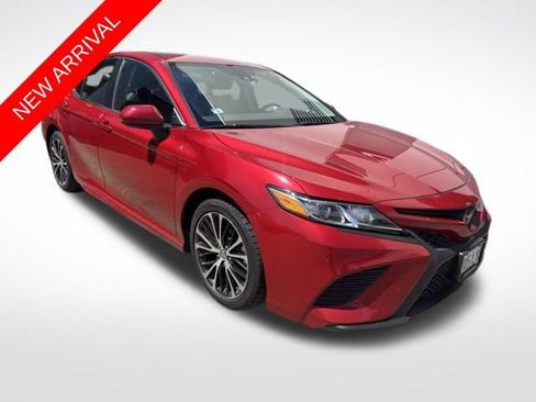 Used 2019 Toyota Camry SE FWD image 1