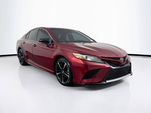 Used 2018 Toyota Camry XSE FWD image 9