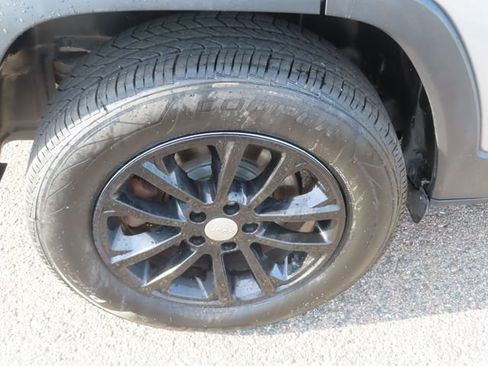 Used 2021 Jeep Cherokee Limited w/ Trailer Tow Group AWD/4WD image 16