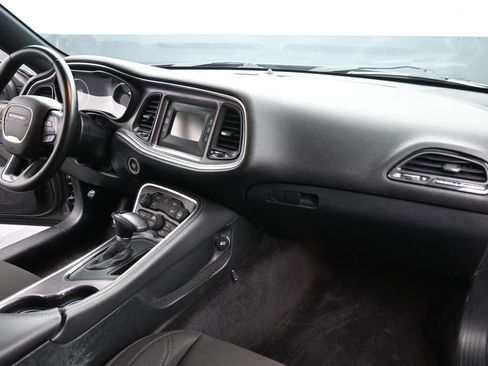 Used 2017 Dodge Challenger SXT image 14