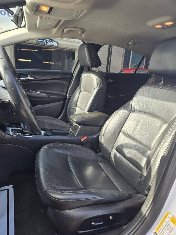 Used 2017 Chevrolet Cruze Premier FWD image 8