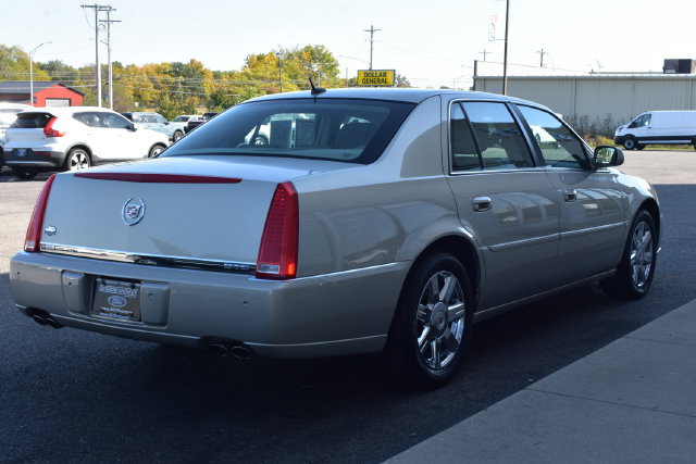 Used 2007 Cadillac DTS Luxury I w/ Sun And Sound Package FWD image 9