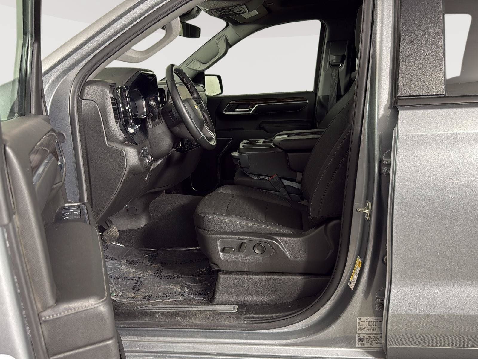 Used 2024 Chevrolet Silverado 1500 LT w/ Z71 Off-Road Package AWD/4WD image 5