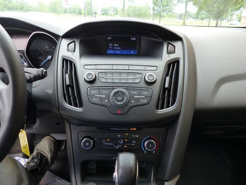 Used 2018 Ford Focus SE FWD image 26