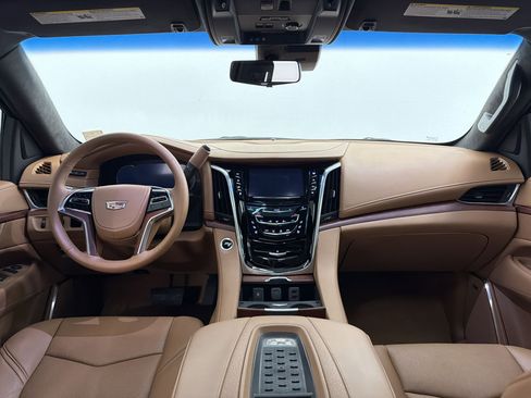 Used 2017 Cadillac Escalade Platinum RWD image 16