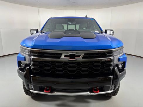 Used 2025 Chevrolet Silverado 1500 ZR2 w/ Technology Package image 4