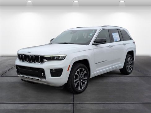 Used 2023 Jeep Grand Cherokee Overland w/ Luxury Tech Group IV image 6