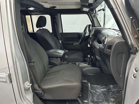 Used 2017 Jeep Wrangler Unlimited Sport w/ Connectivity Group AWD/4WD image 13