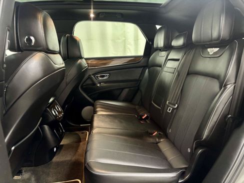 Used 2018 Bentley Bentayga AWD/4WD image 22